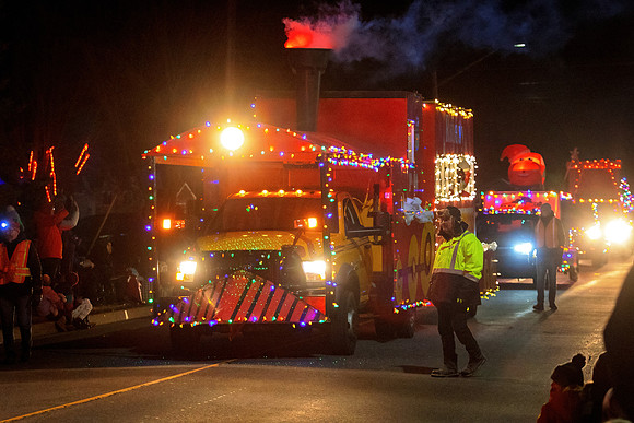Parade-3399=2-denoise
