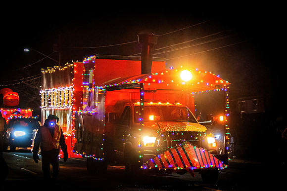 Parade-3673=2-denoise