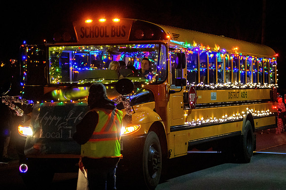 Parade-3391=2-denoise