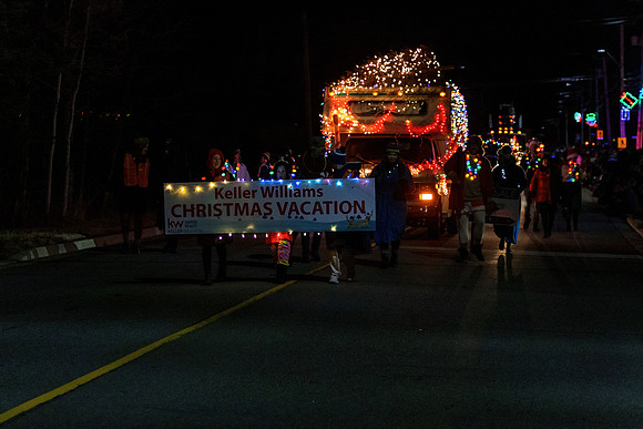 Parade-3522=2-denoise