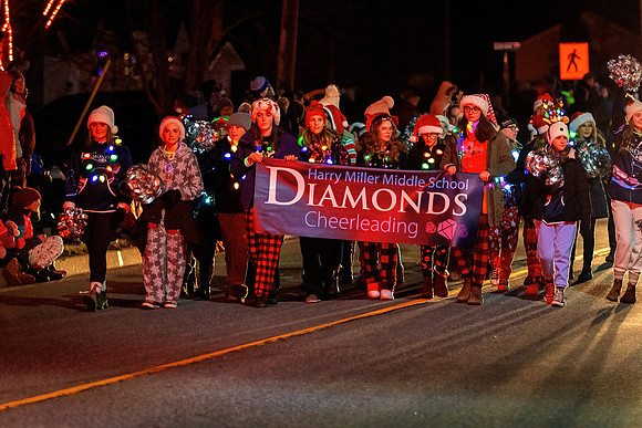 Parade-3393=2-denoise