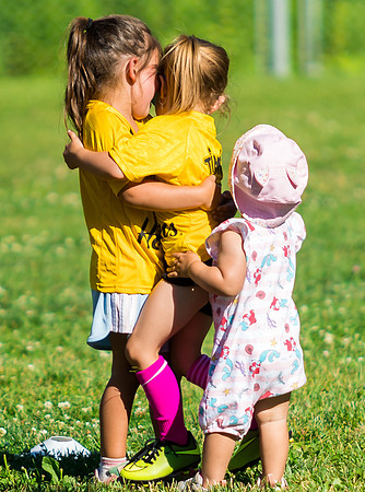 hugs-0560