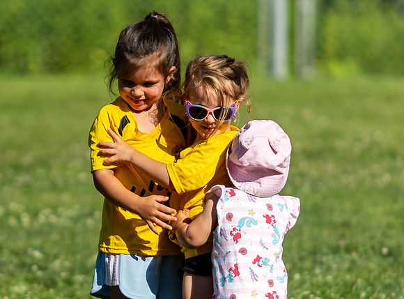 hugs-0561