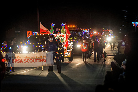 Parade-3382=2-denoise