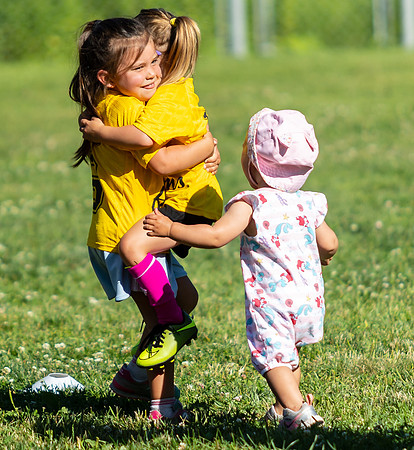 hugs-0559