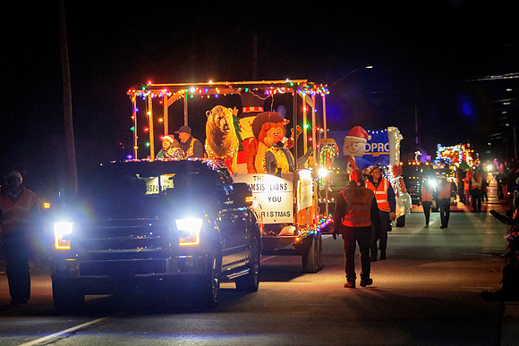Parade-3485=2-denoise