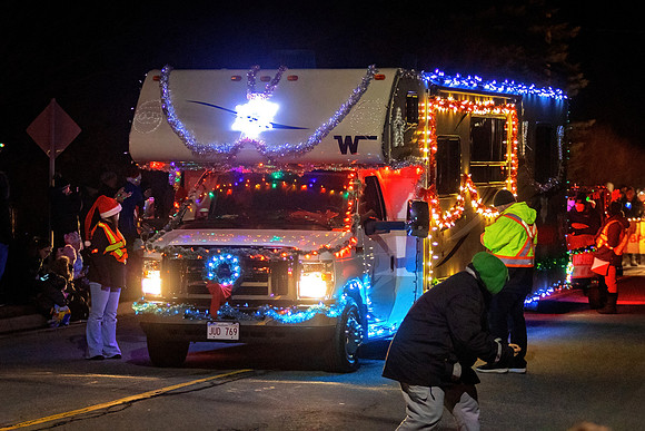 Parade-3366=2-denoise