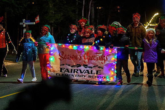 Parade-3508=2-denoise