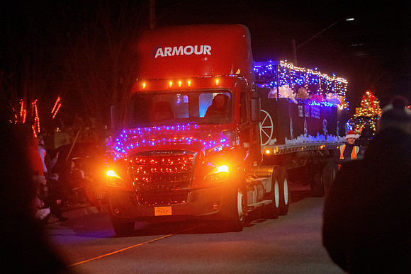 Parade-3454=2-denoise
